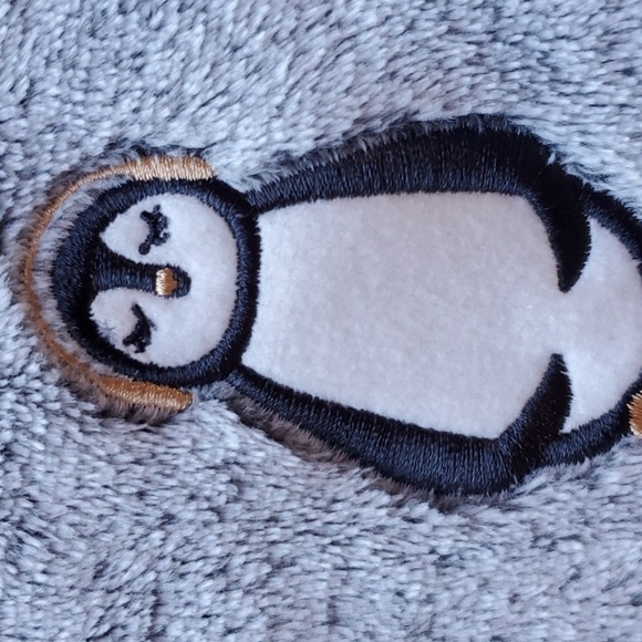 Joyspun NWT gray crop hoodie with Penguin size 0-2 XS - Picture 3 of 11